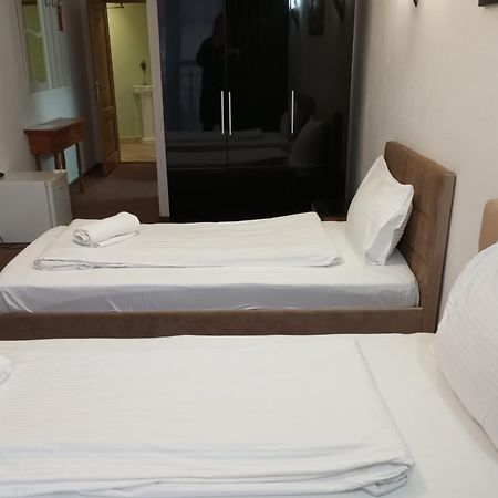 Rhc Royal Hotel Oradea Buitenkant foto