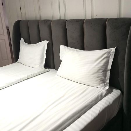 Rhc Royal Hotel Oradea Buitenkant foto