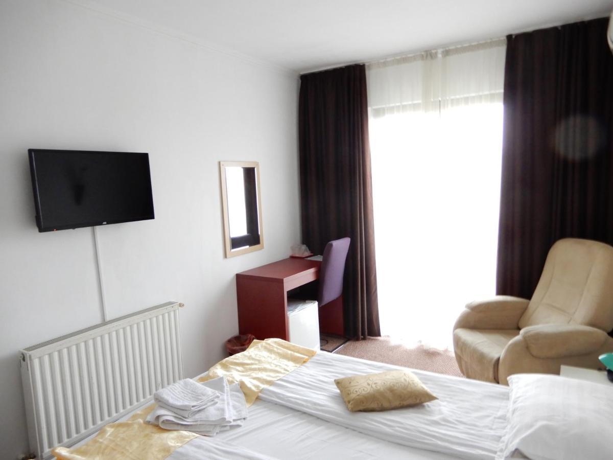 Rhc Royal Hotel Oradea Buitenkant foto