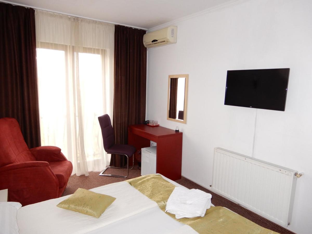 Rhc Royal Hotel Oradea Buitenkant foto
