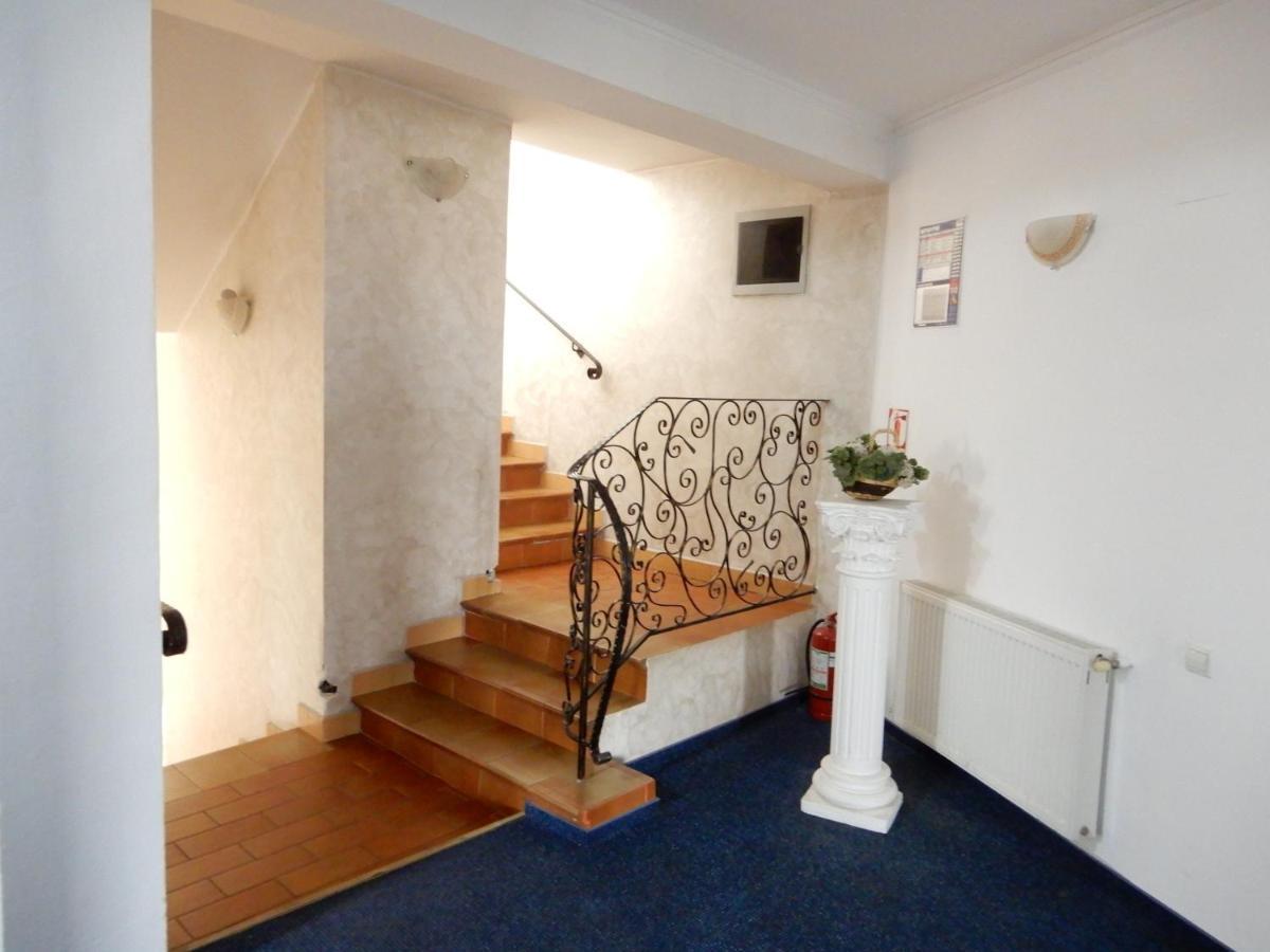 Rhc Royal Hotel Oradea Buitenkant foto