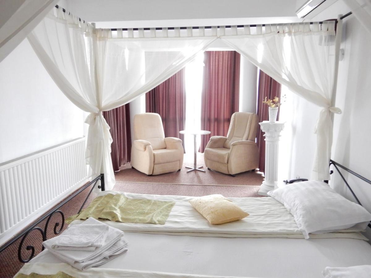 Rhc Royal Hotel Oradea Buitenkant foto