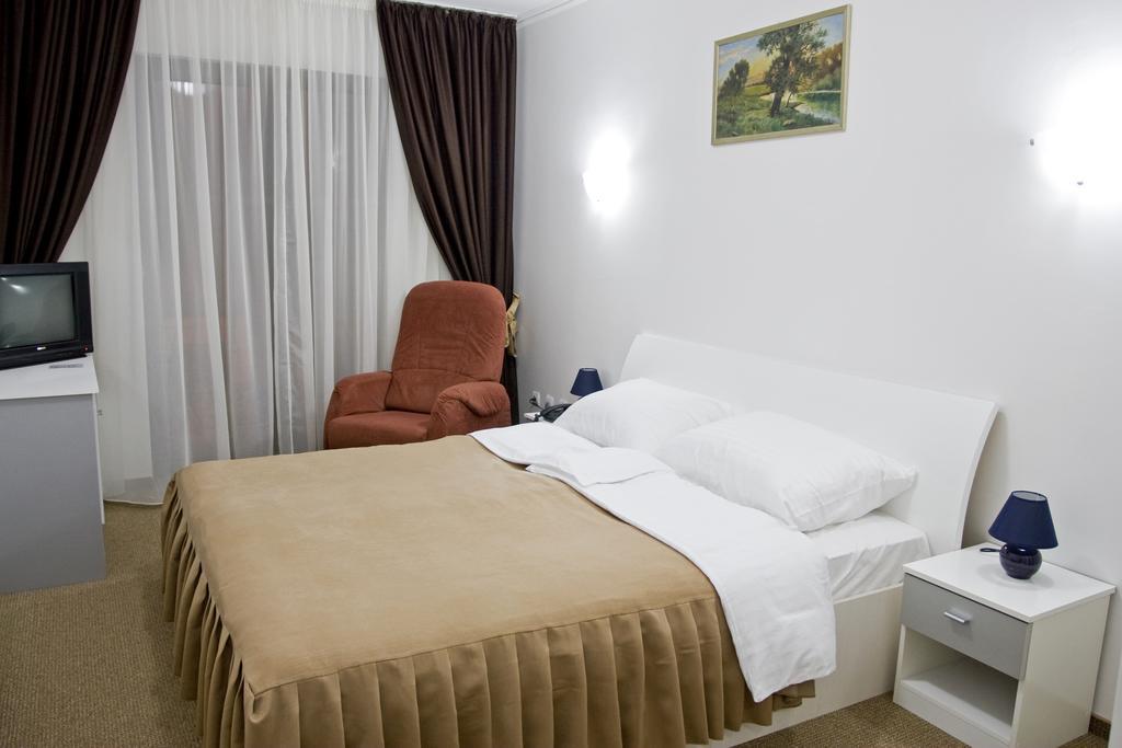 Rhc Royal Hotel Oradea Buitenkant foto