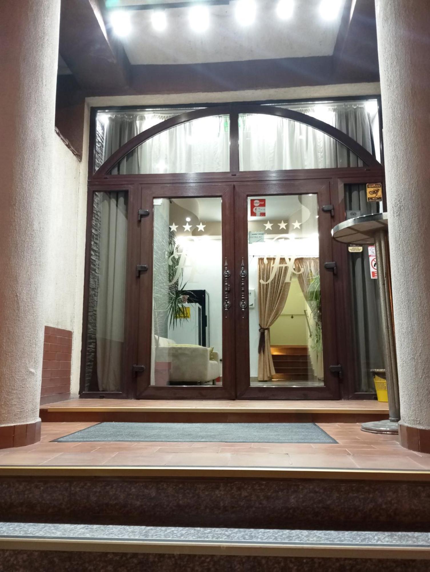 Rhc Royal Hotel Oradea Buitenkant foto