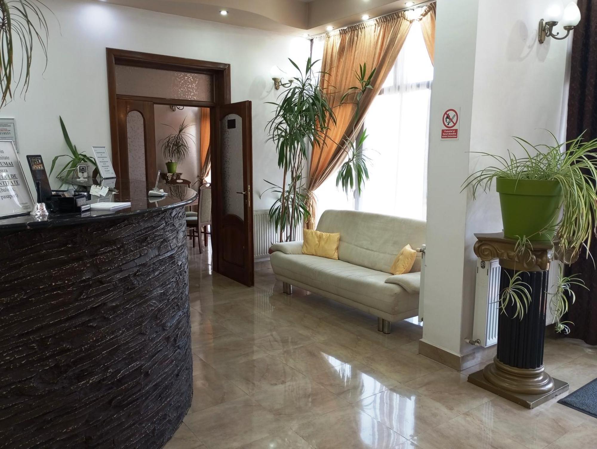 Rhc Royal Hotel Oradea Buitenkant foto