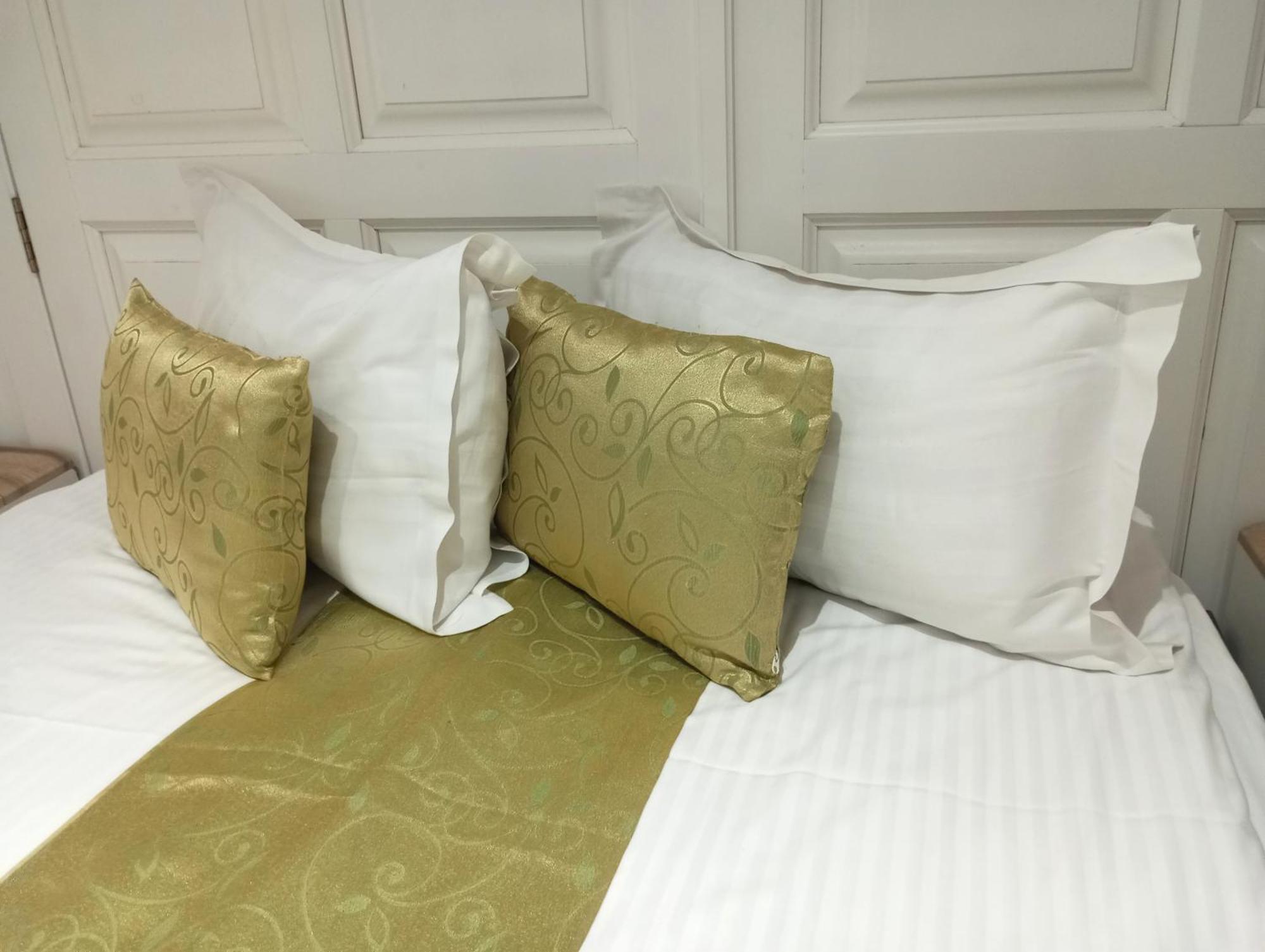 Rhc Royal Hotel Oradea Buitenkant foto