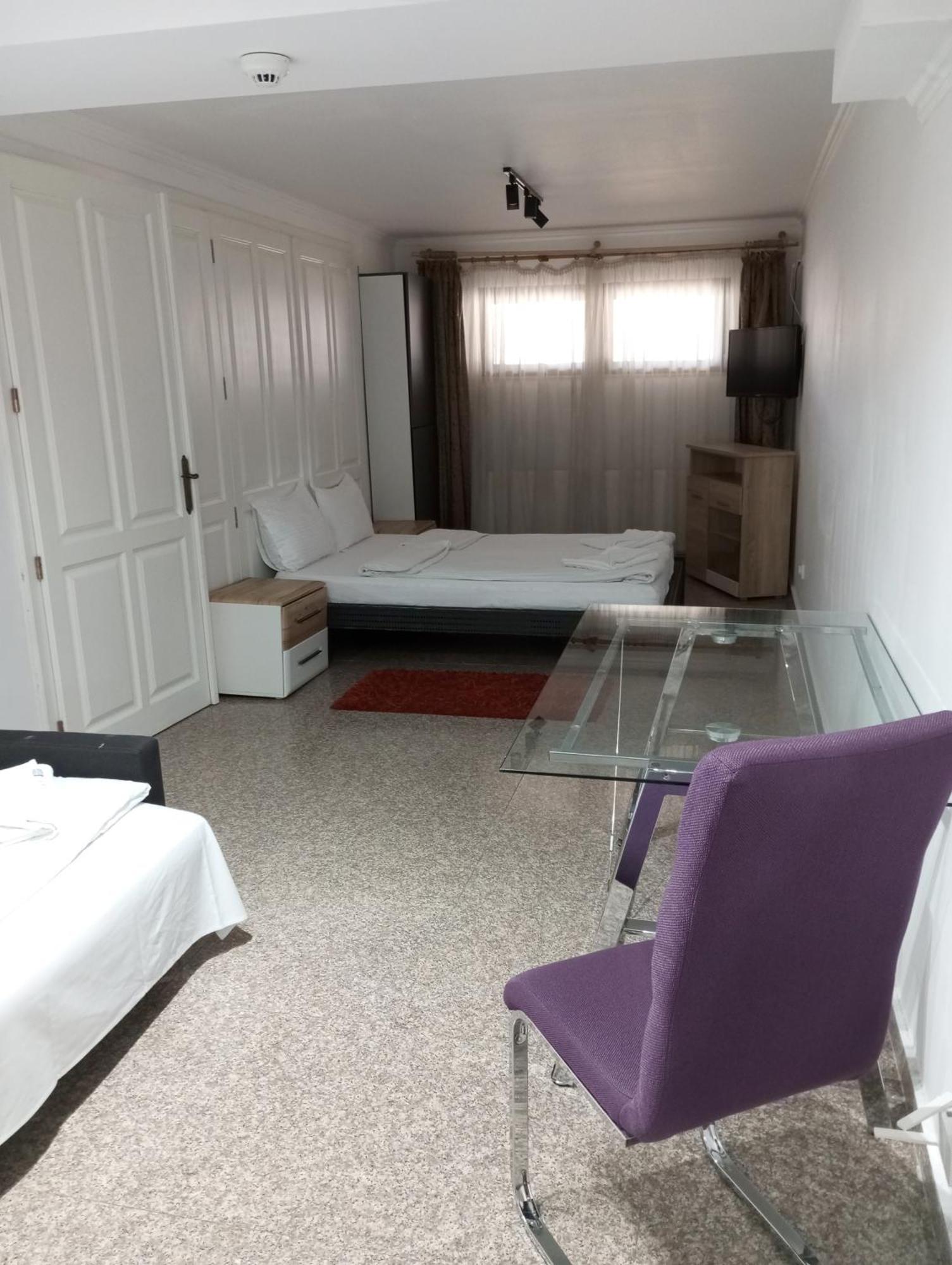 Rhc Royal Hotel Oradea Buitenkant foto