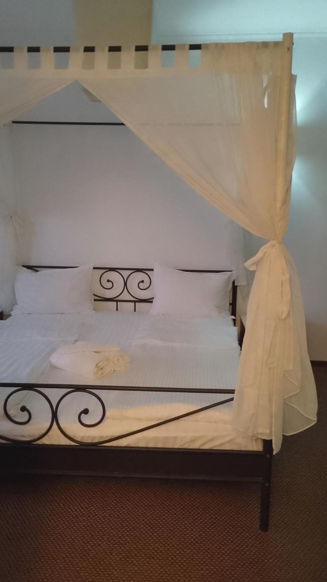 Rhc Royal Hotel Oradea Buitenkant foto