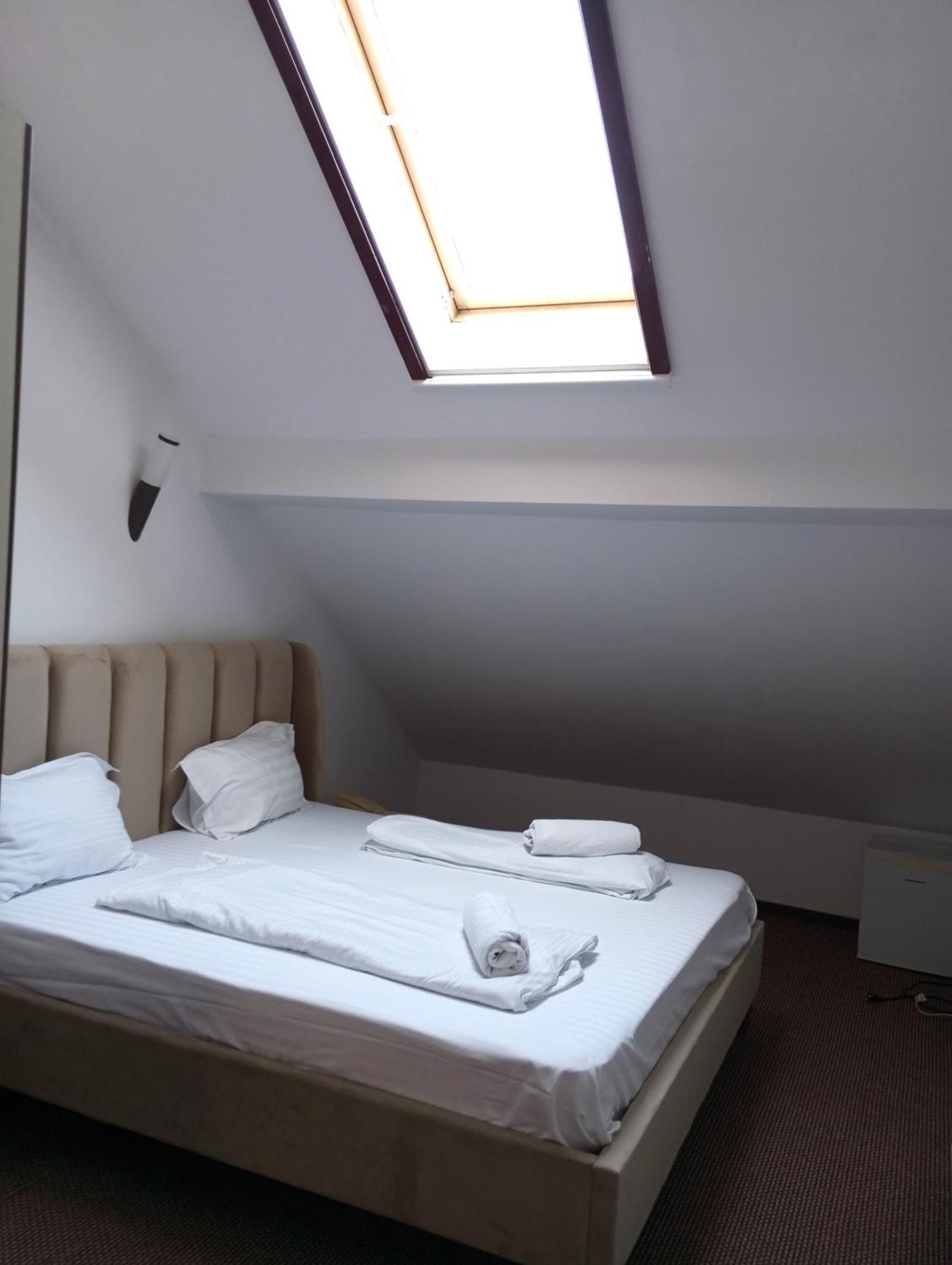 Rhc Royal Hotel Oradea Buitenkant foto