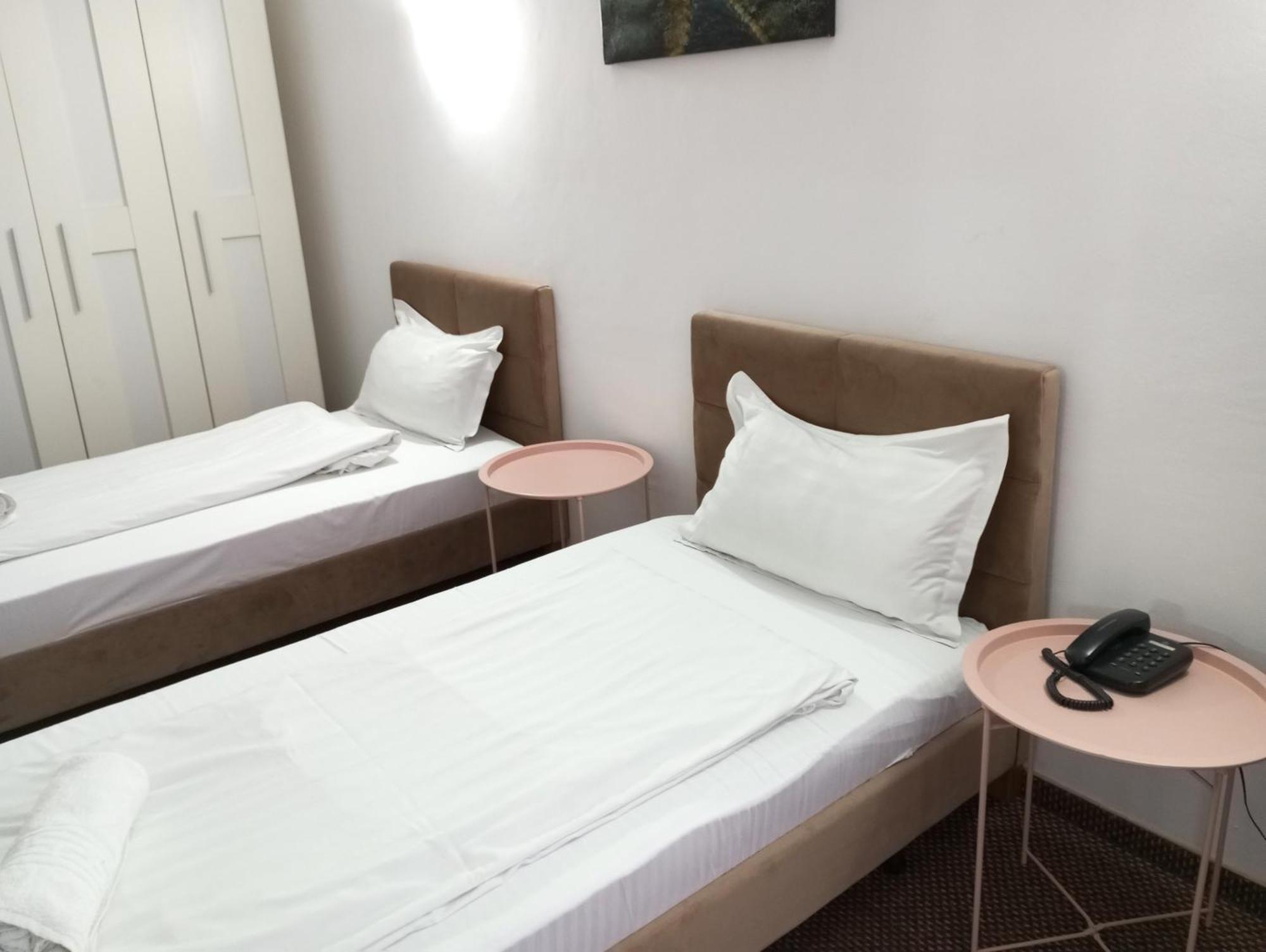 Rhc Royal Hotel Oradea Buitenkant foto