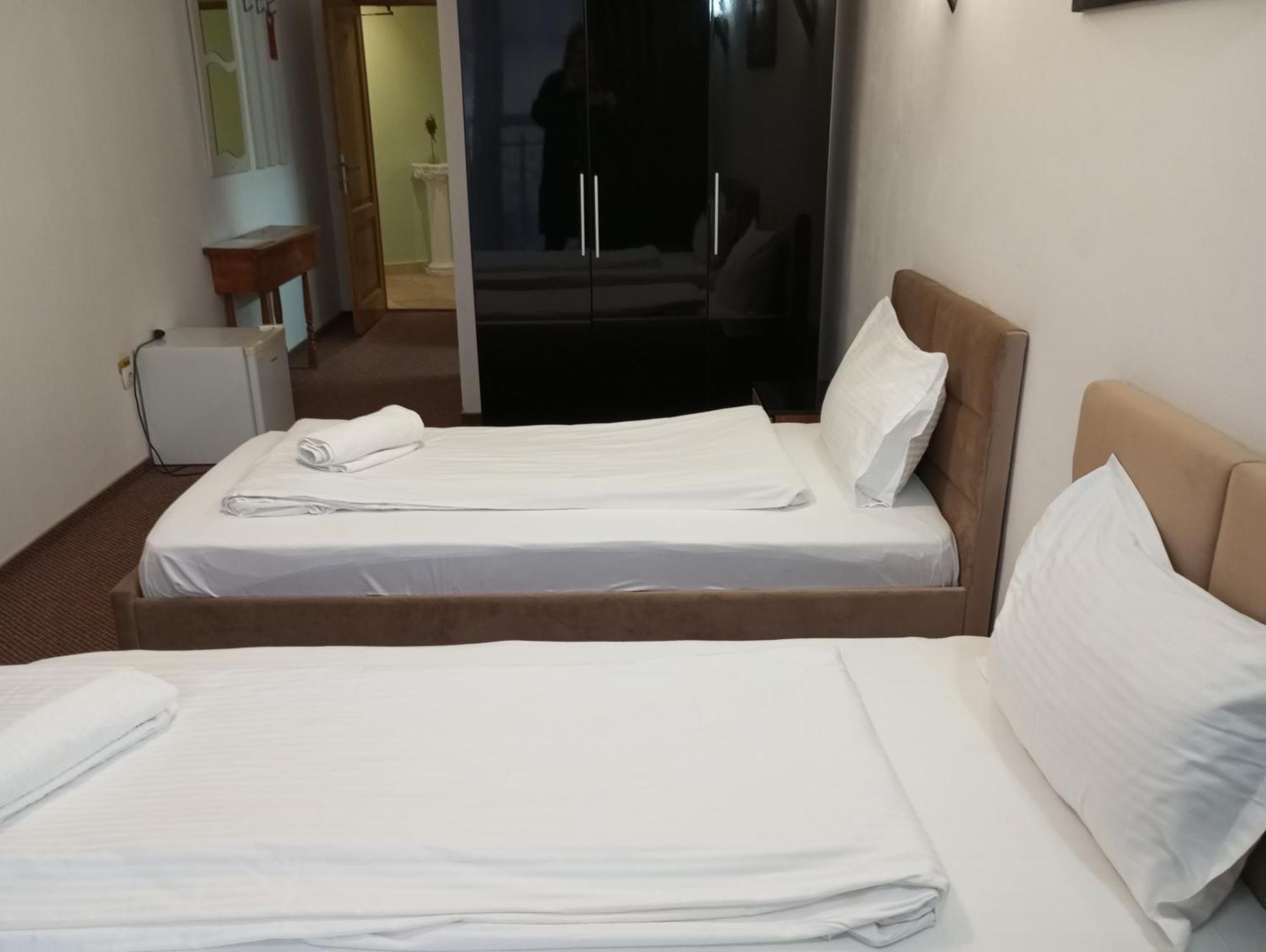 Rhc Royal Hotel Oradea Buitenkant foto