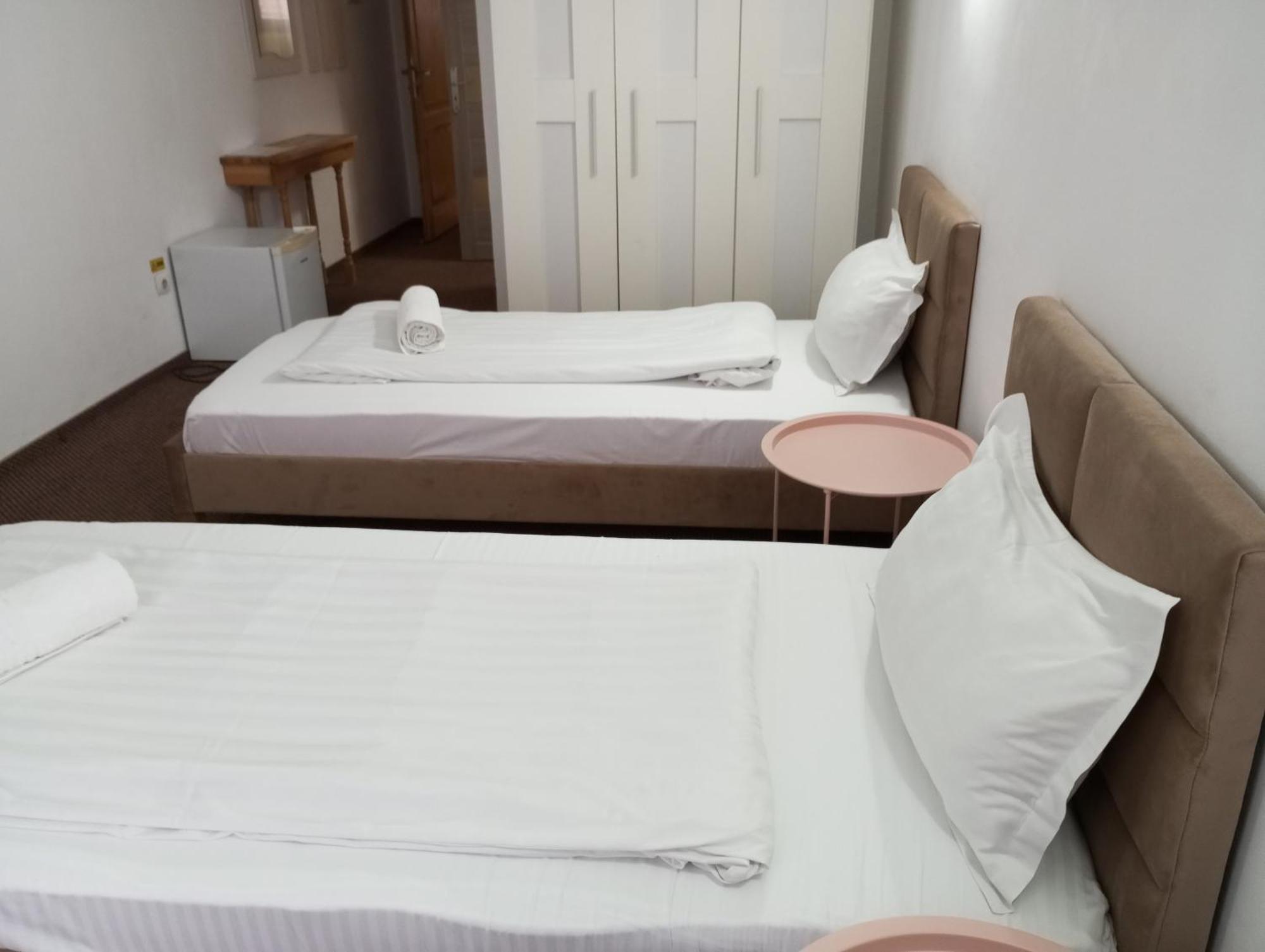 Rhc Royal Hotel Oradea Buitenkant foto